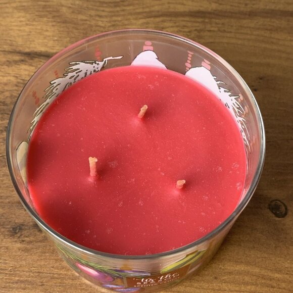 It’s The season White Barn 3 Wick Candle NEW Holiday Apples Cinnamon Pine 14.5oz - Picture 4 of 6